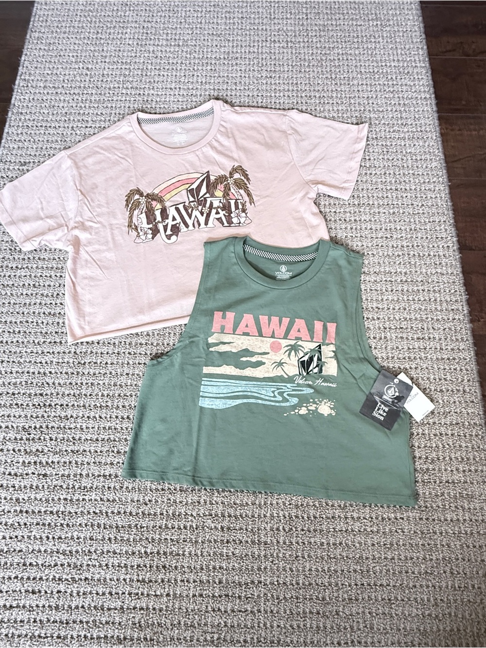 Volcom  Hawaii Graphic Womens Tshirts.. Size Medium